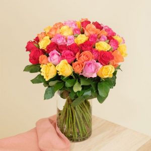 Brassée de roses multicolores équitables