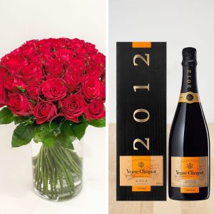 Brassée de roses rouges et son champagne Veuve Clicquot Vintage - Interflora