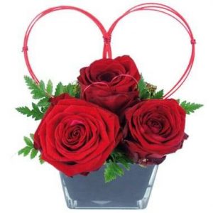 Composition de roses rouges Cupidon